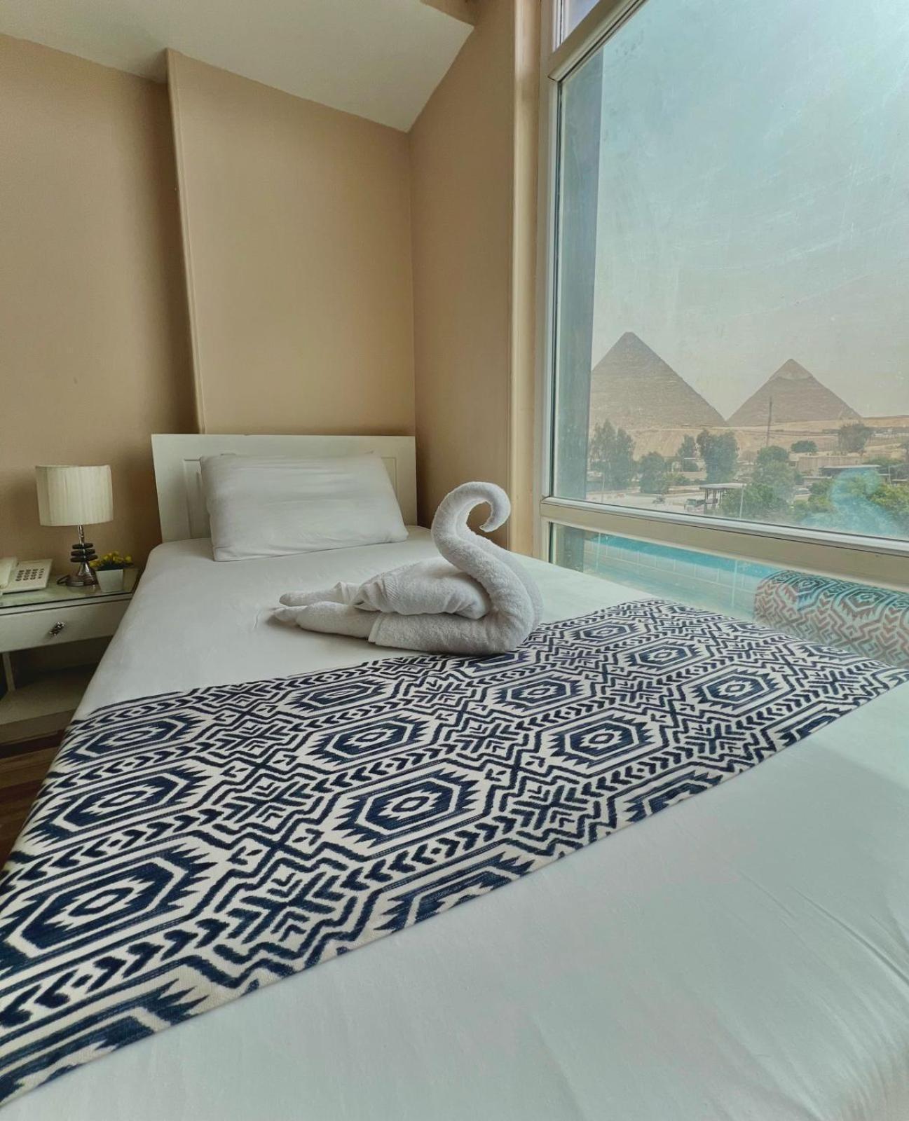 Turquoise Pyramids & Grand Egyptian Museum View Hotel Kafrat al Jabal Экстерьер фото